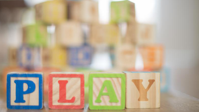 PLAYと書かれたブロック